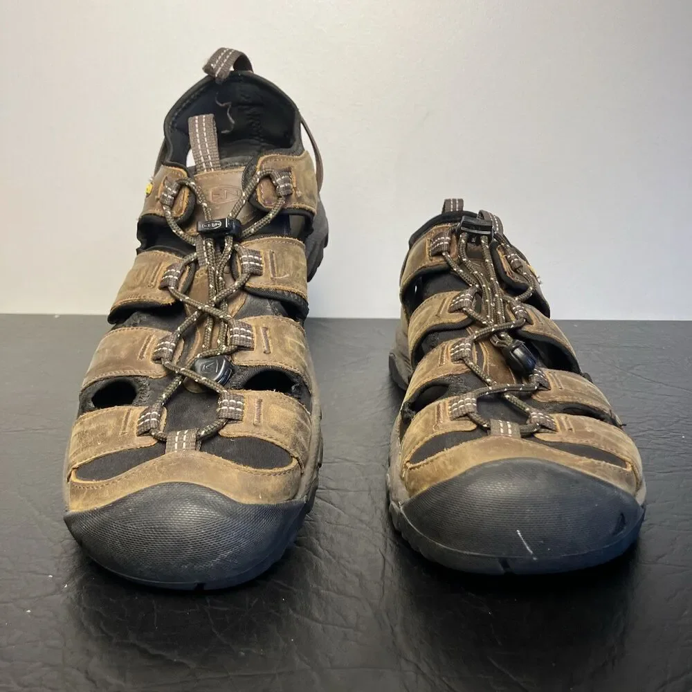 KEEN Men's 11 M Targhee III Closed-Toe Hiking Sandal in Bison/Mulch Good Shape